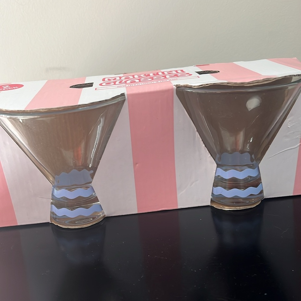 New 2 Martini glasses blue lines